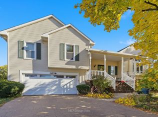 1078 Rain Tree Dr, Bolingbrook, IL 60440