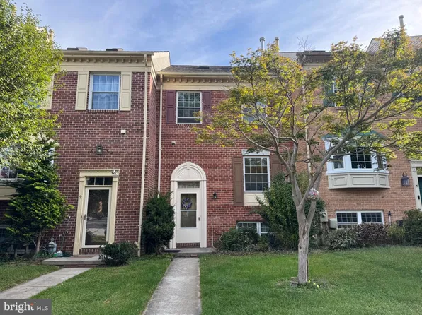 7 Valley Crossing Cir, Cockeysville, MD 21030