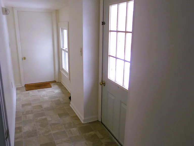 38 E Market St #D — Photo 10