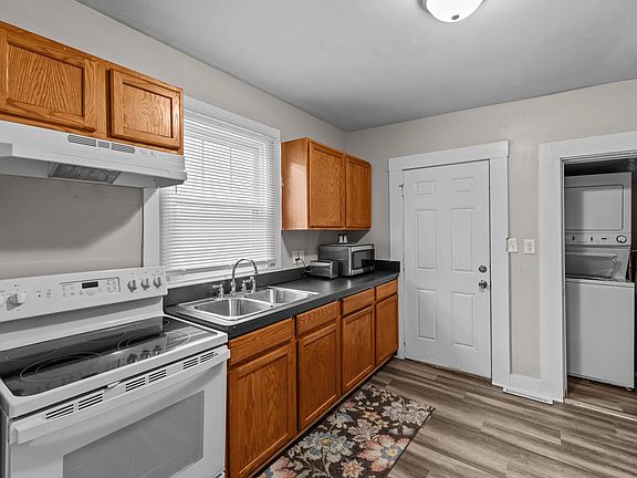 3rd image of 1045 37th St #A