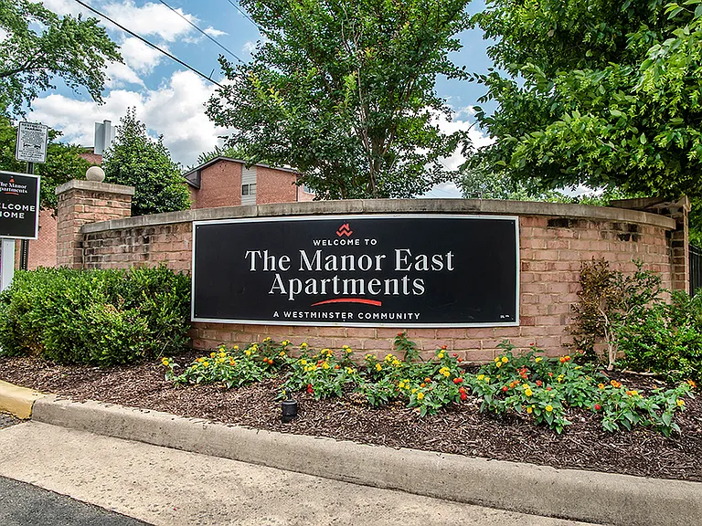 The Manor/The Manor East Apartments — Photo 18