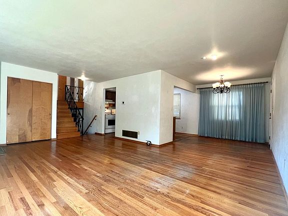 4th image of 37 Briarwood Dr