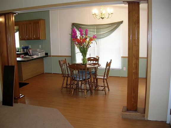 5th image of 909 Midland St