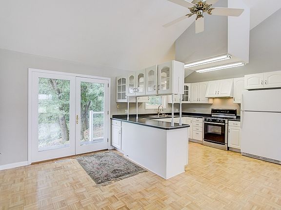 4th image of 1984 Oak Wood View Dr