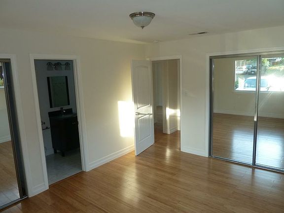 4th image of 913 Orchard Ln