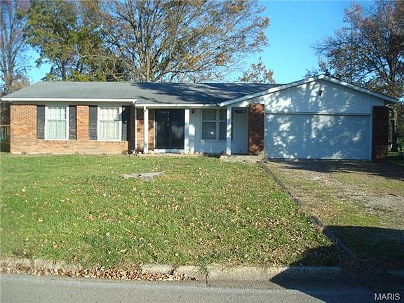 2nd image of 706 Meadow Crest Ln