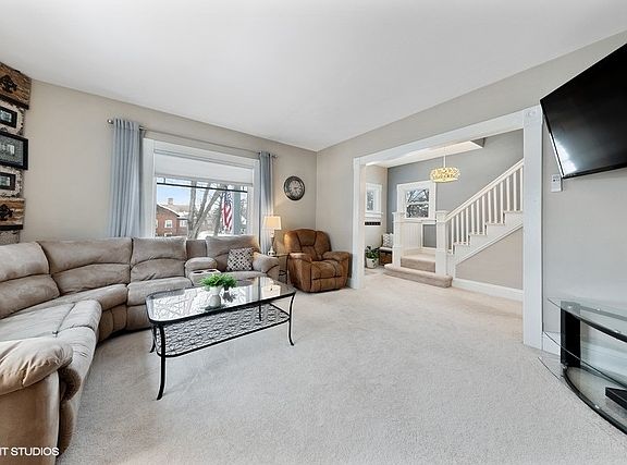 5th image of 403 S Stewart Ave