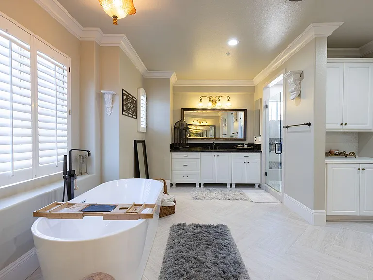 18652 Topanga Canyon Rd — Photo 20