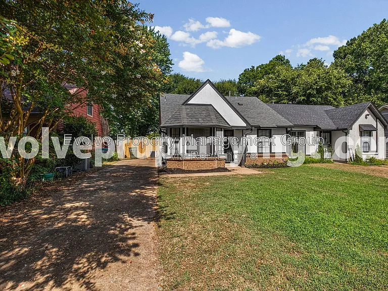 2295 Belin Dr — Photo 2