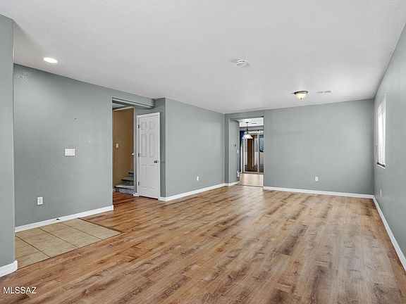 3rd image of 51 W Calle Priscal