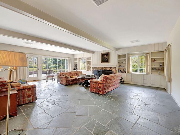 3rd image of 6565 Bunker Ln