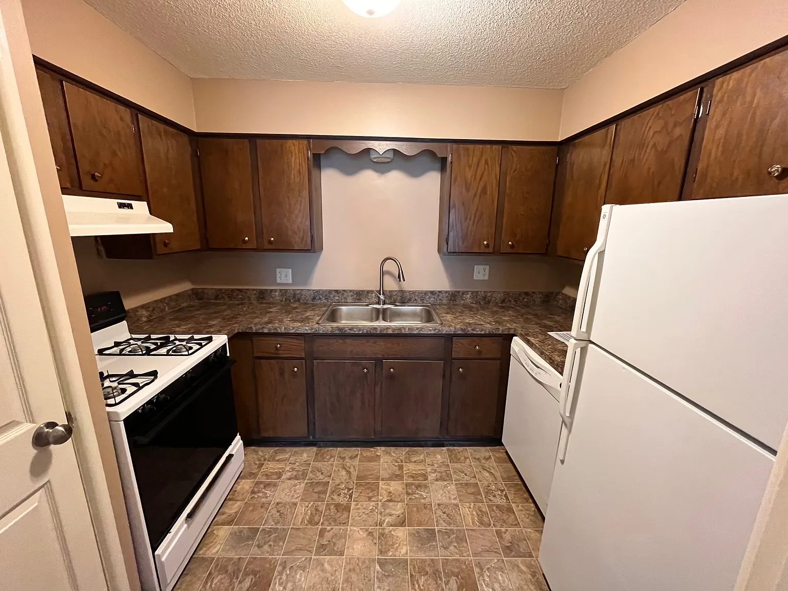 2 bed, 996 sqft, $1,150 — Photo 3