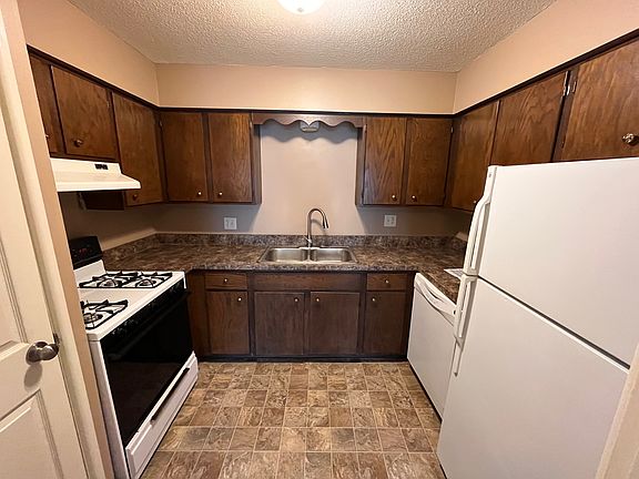 3rd image of 2610 S 70th St APT 45