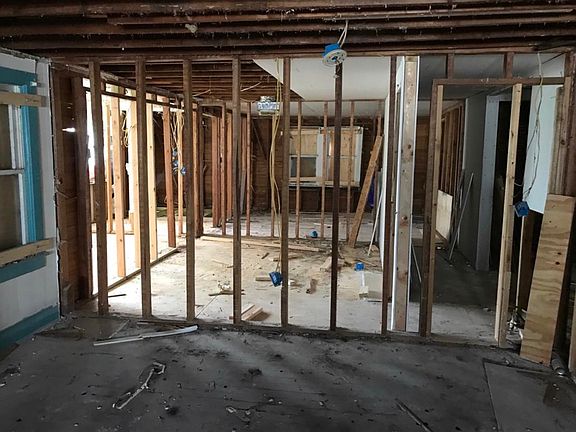 5th image of 608 W Crescent Dr