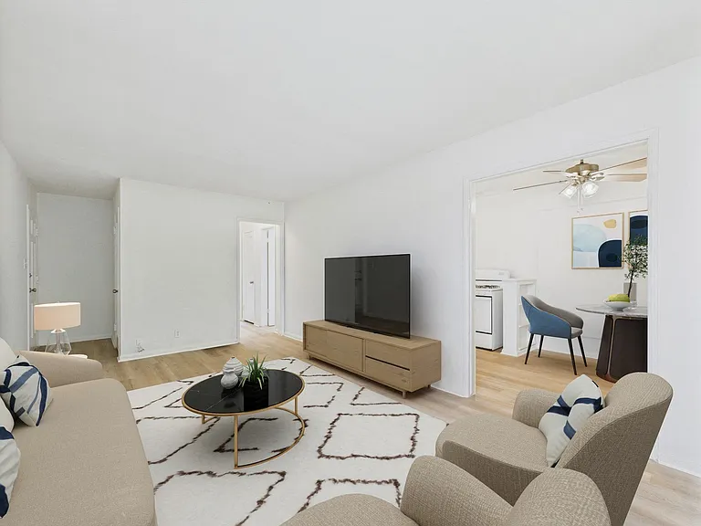 Banner Circle Apartments — Photo 8