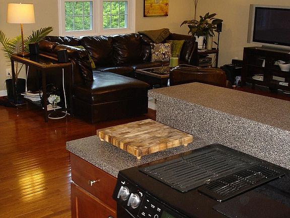 Open Floorplan to Entertain!