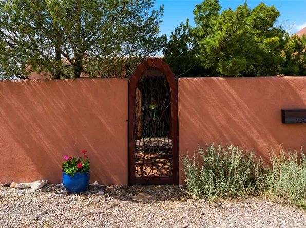 2201 Paseo De Los Chamisos, Santa Fe, NM 87505