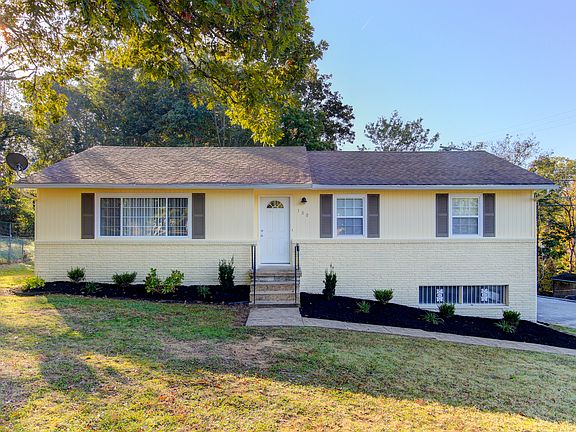 2nd image of 300 Centeroak Dr