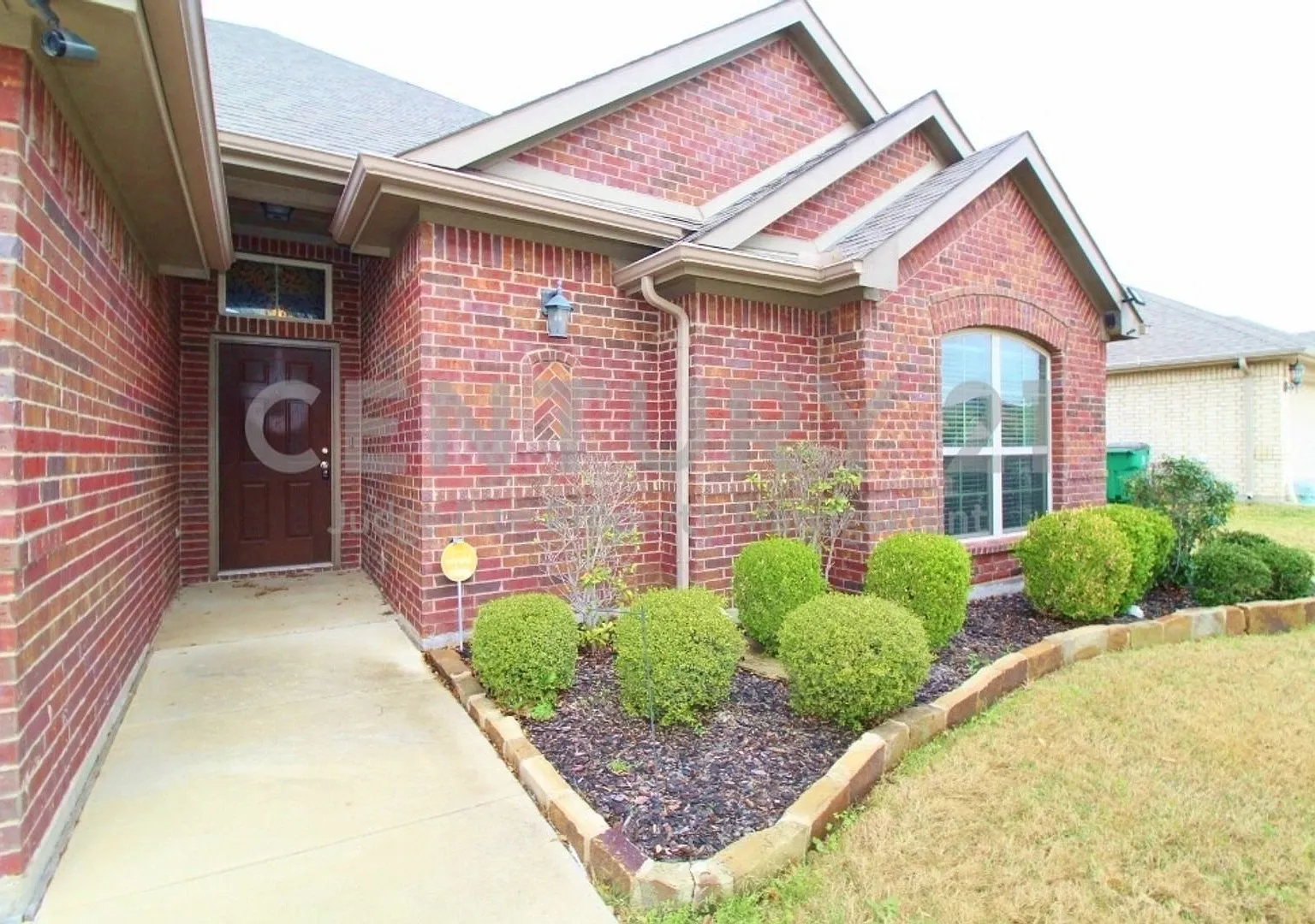 Wonderfully Maintained 3/2/2 in Waxahachie For Rent! — Photo 2