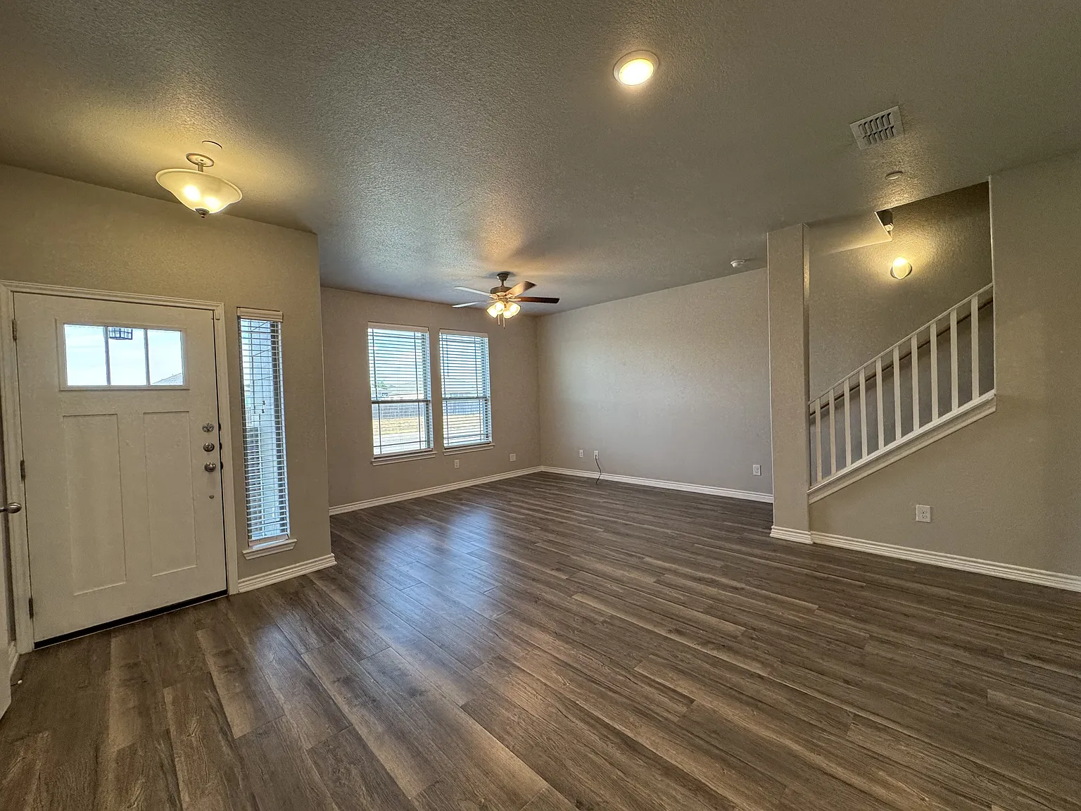7611 Stonehollow Dr — Photo 4