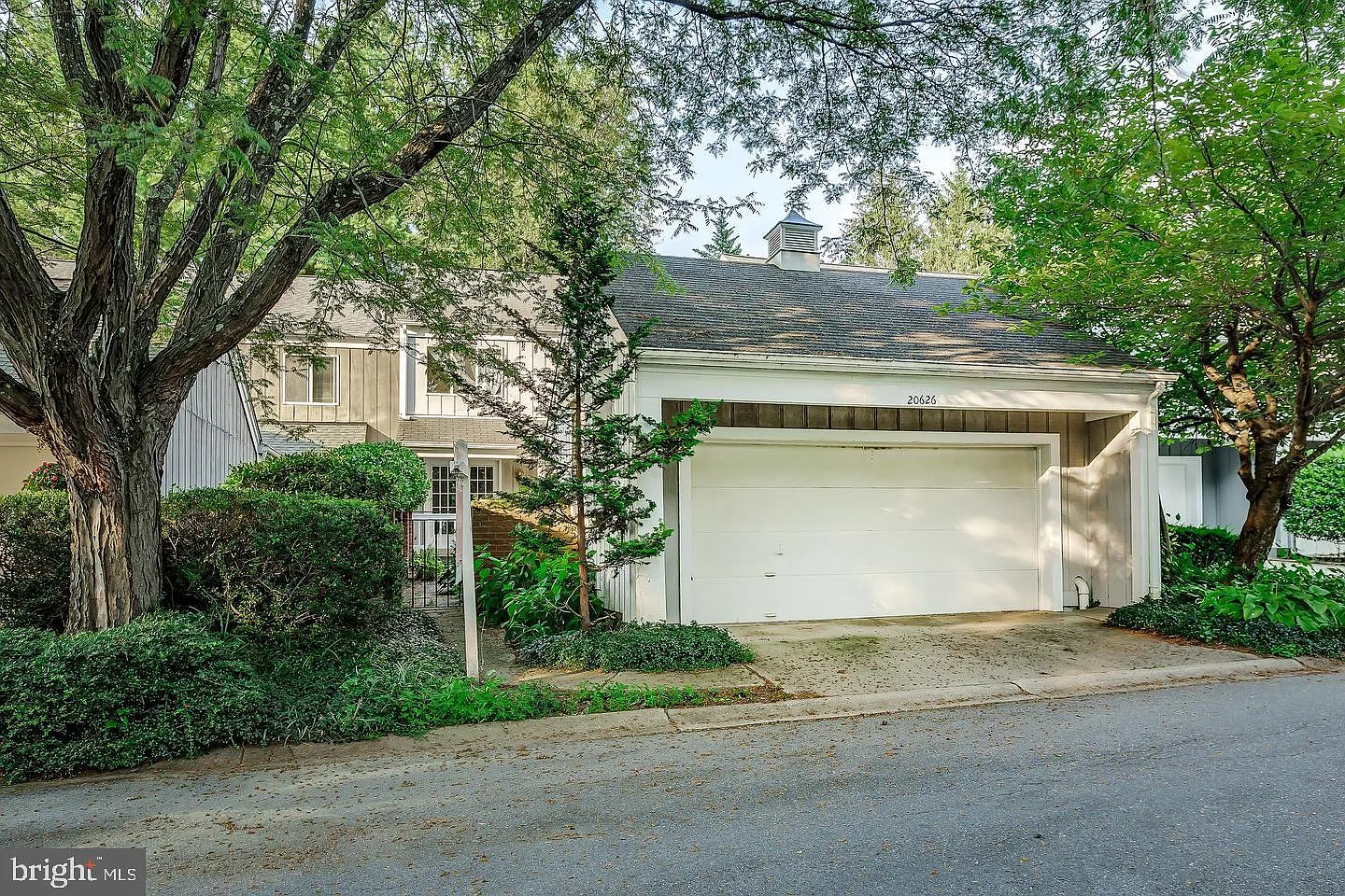4 bed, 3.5 bath, 2457 sqft, $3,250 — Photo 1