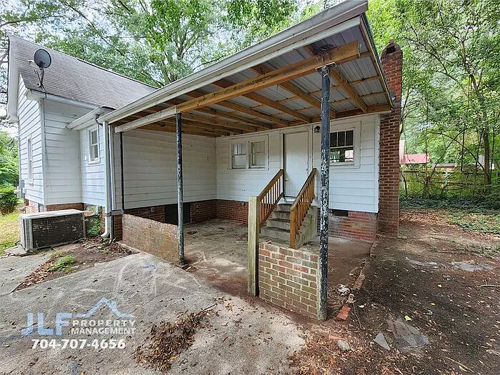 650 Harris St NW — Photo 17