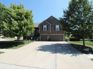 3123 SW Tiara Ln, Lees Summit, MO 64082