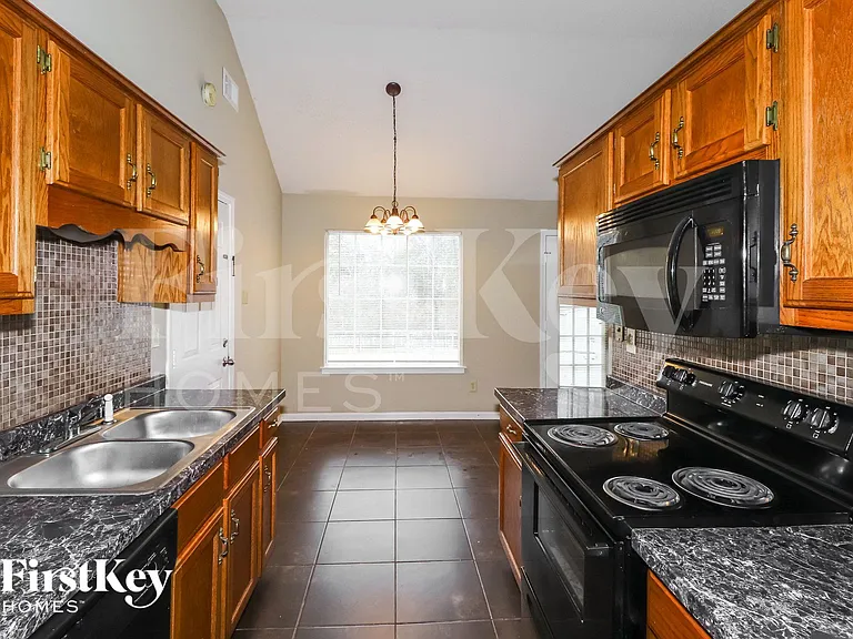 5672 Riverhead Ave — Photo 7