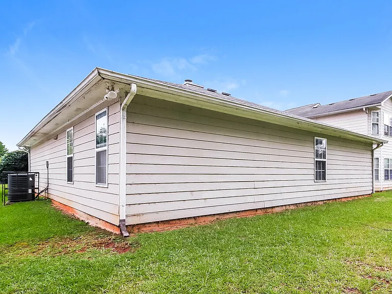 295 Lakeview Trl — Photo 16