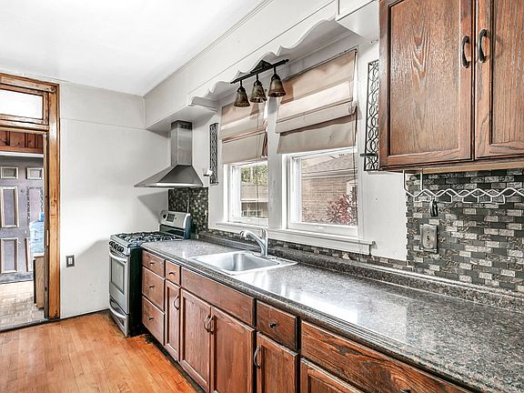 5th image of 7127 S Claremont Ave