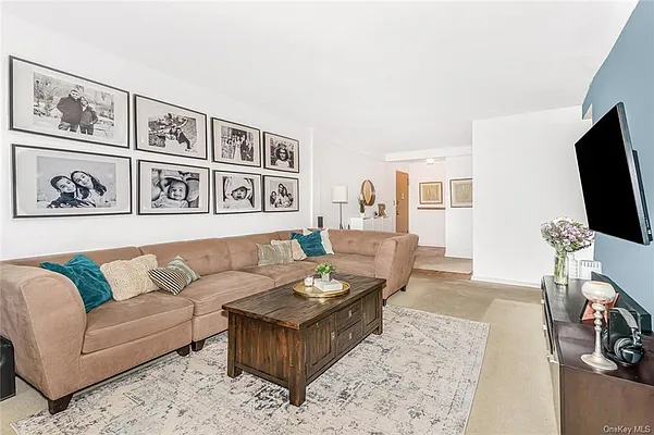Sold by Re/Max In The City | media 3