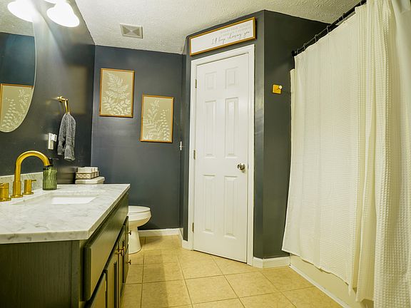 5th image of 226 Tanner Cir