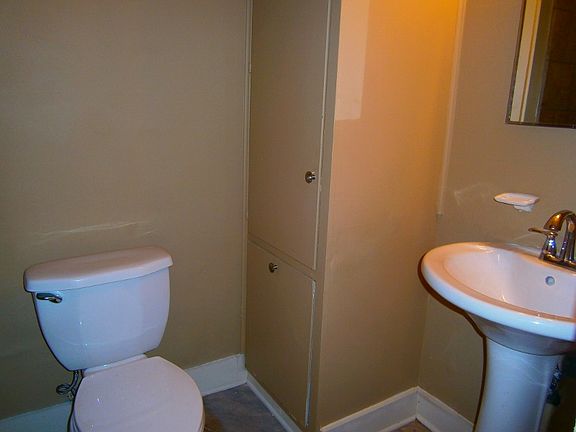 5th image of 3768 Ashburn Ave