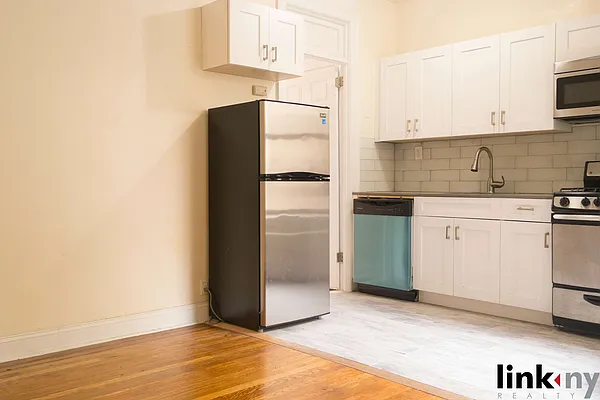 Rented by Link NY Realty | media 23