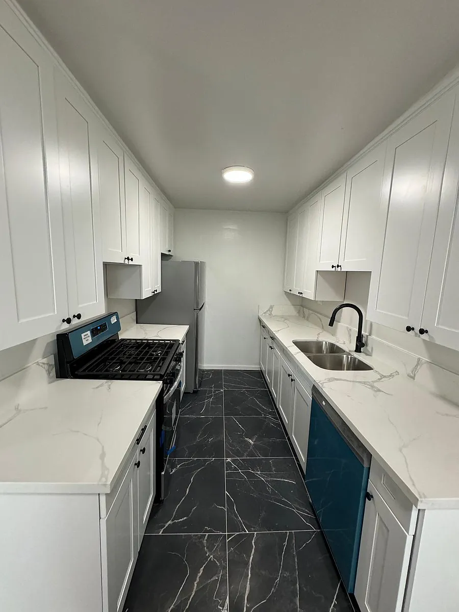 Building Photo - 1200 N Laurel Ave #105