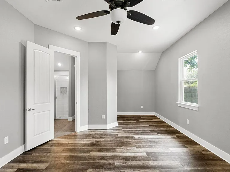 203 E Salty St — Photo 25