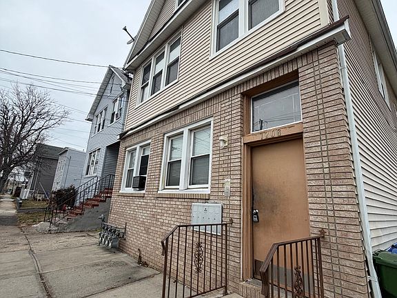 4th image of 1204 Lincoln St #4