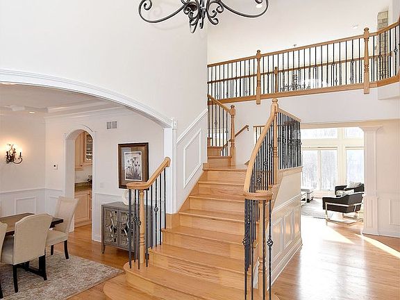 3rd image of 314 Juliana Ln
