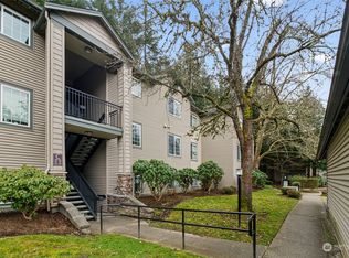 25025 SE Klahanie Blvd APT C303, Sammamish, WA 98029