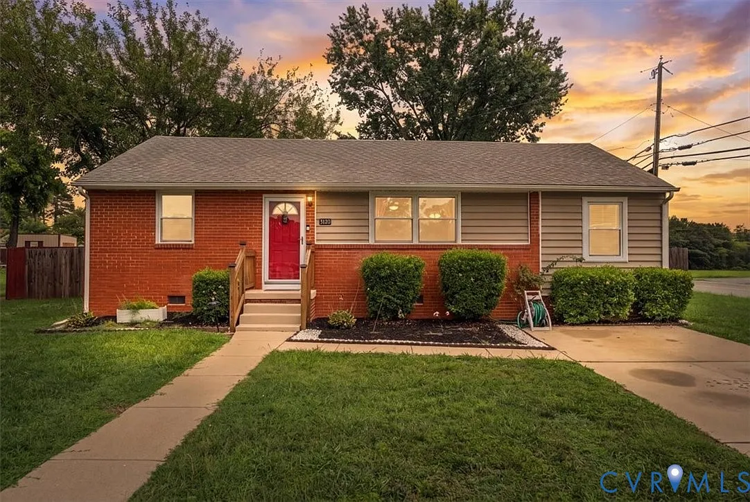 3 bed, 2.0 bath, 1215 sqft, $2,400 — Photo 2