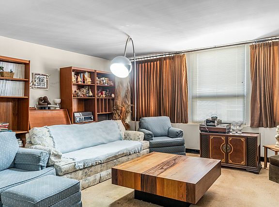 3rd image of 2626 N Lakeview Ave APT 2701
