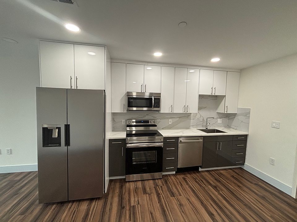 1st image of 4910 Spruce St #208