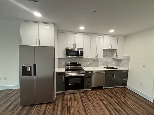 4910 Spruce St #208 Photo 1