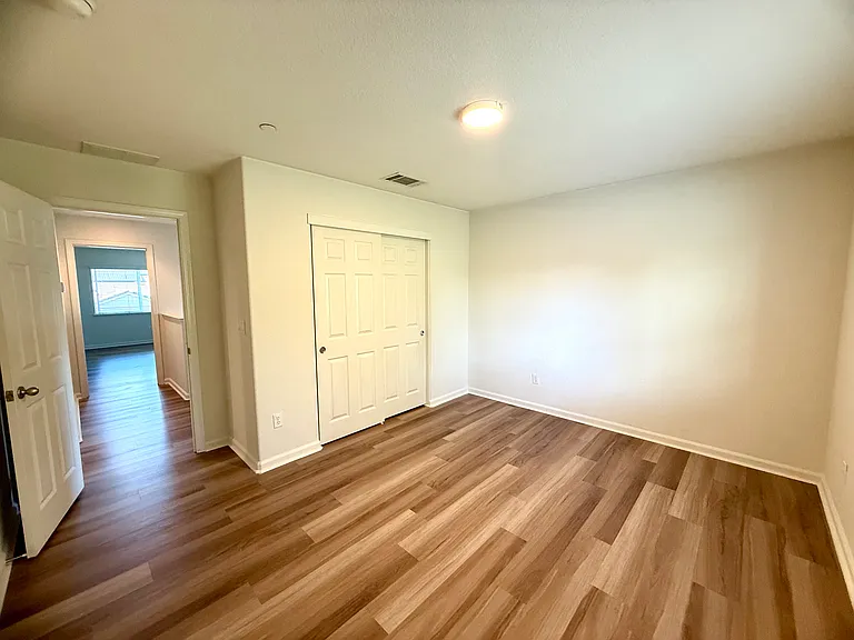 457 Effie Ct — Photo 16