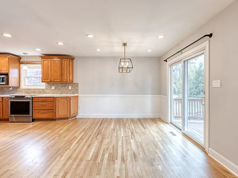 617 Oak Ln — Photo 7