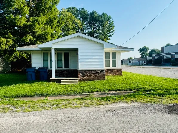 404 W 9th St, Christopher, IL 62822