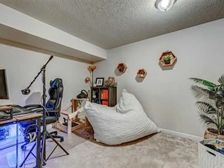 108 Auburn Dr — Photo 16