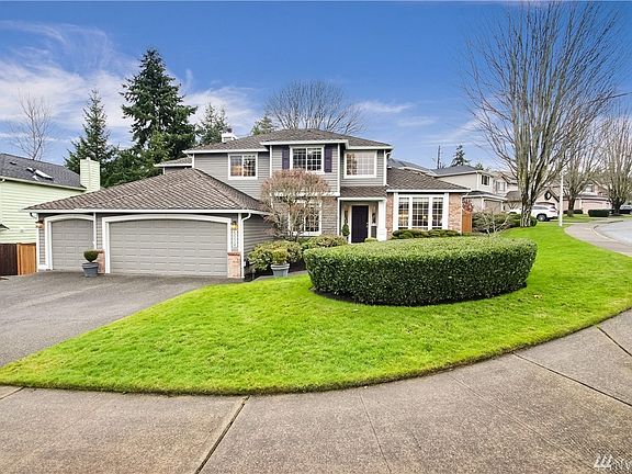 Only 1 block to 5.5 acre park