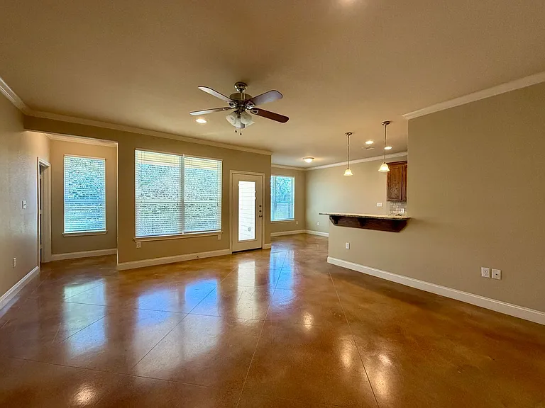 2915 Savannah Ct — Photo 2