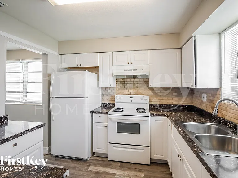 2261 NW 172nd Ter — Photo 6